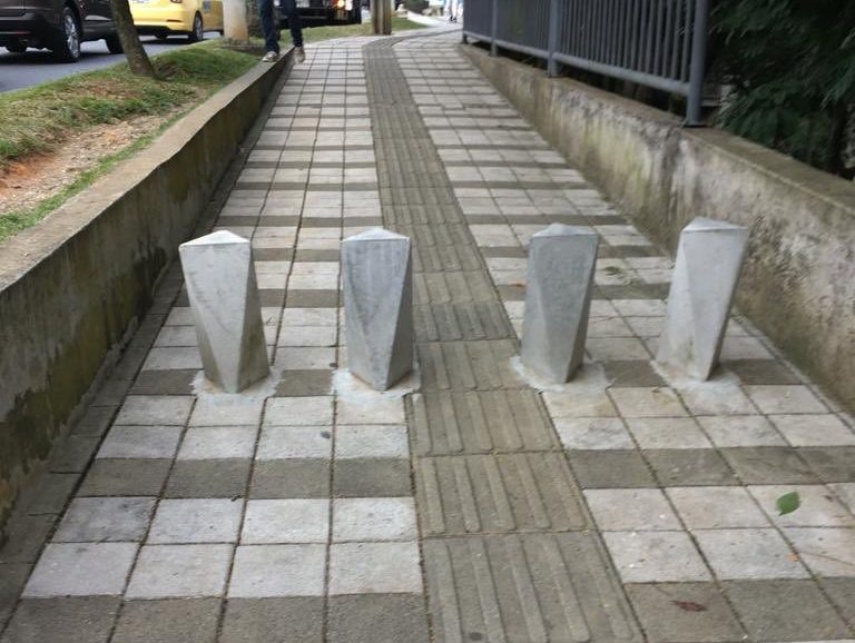 Colombia Accesible denunció bolardos que particulares instalaron en San Lucas