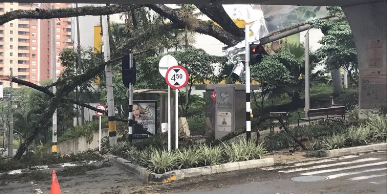 No hay hora fija para reestablecer el flujo vehicular en la Superior