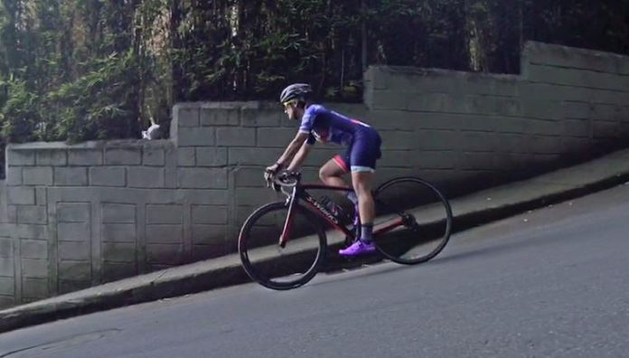 bike-girls-curvas