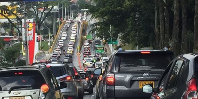 caos-vial-en-el-poblado-vivir-en-el-poblado-750