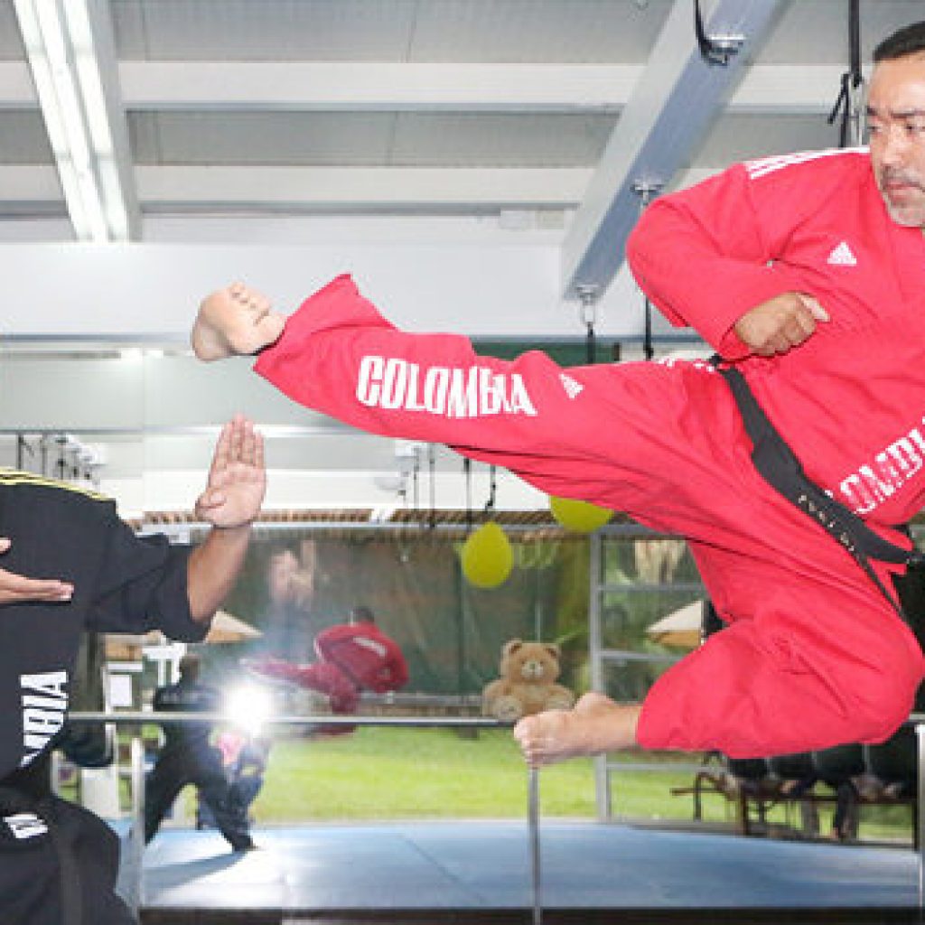 Bladimir Fernández El 12 veces campeón mundial, forja con disciplina a niños y a jóvenes. Es dócil y carismático en la cotidianidad