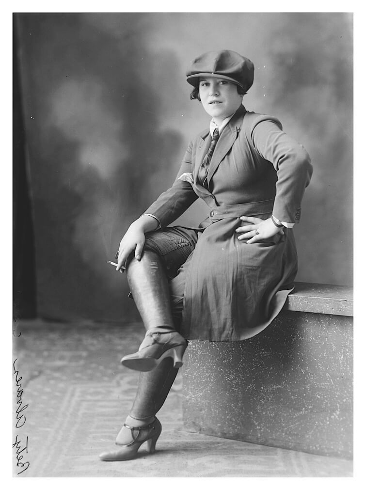 ety Álvarez, y su retrato tomado en Medellín en 1927