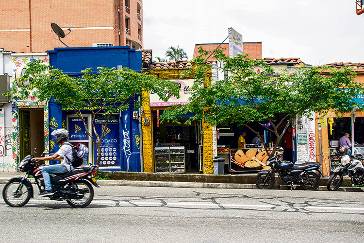 Fachadas de la calle 10 anuncian retraso para entrega