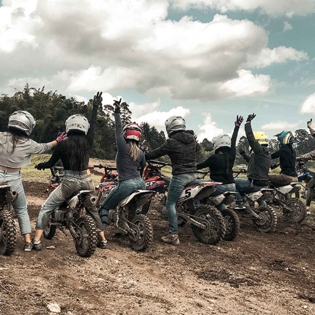 El motocross para mujeres todoterreno