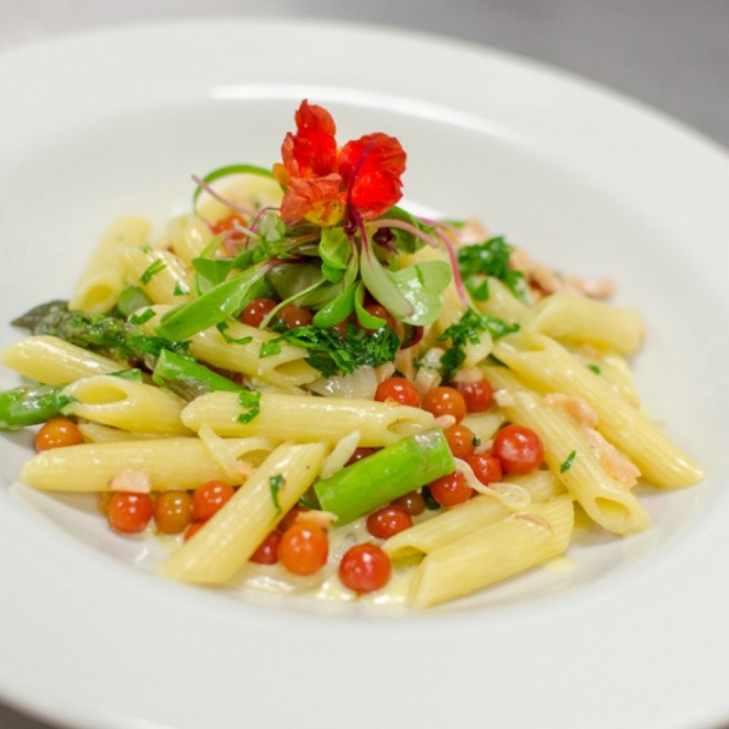 Penne rigatti con salsa de salmón ahumado