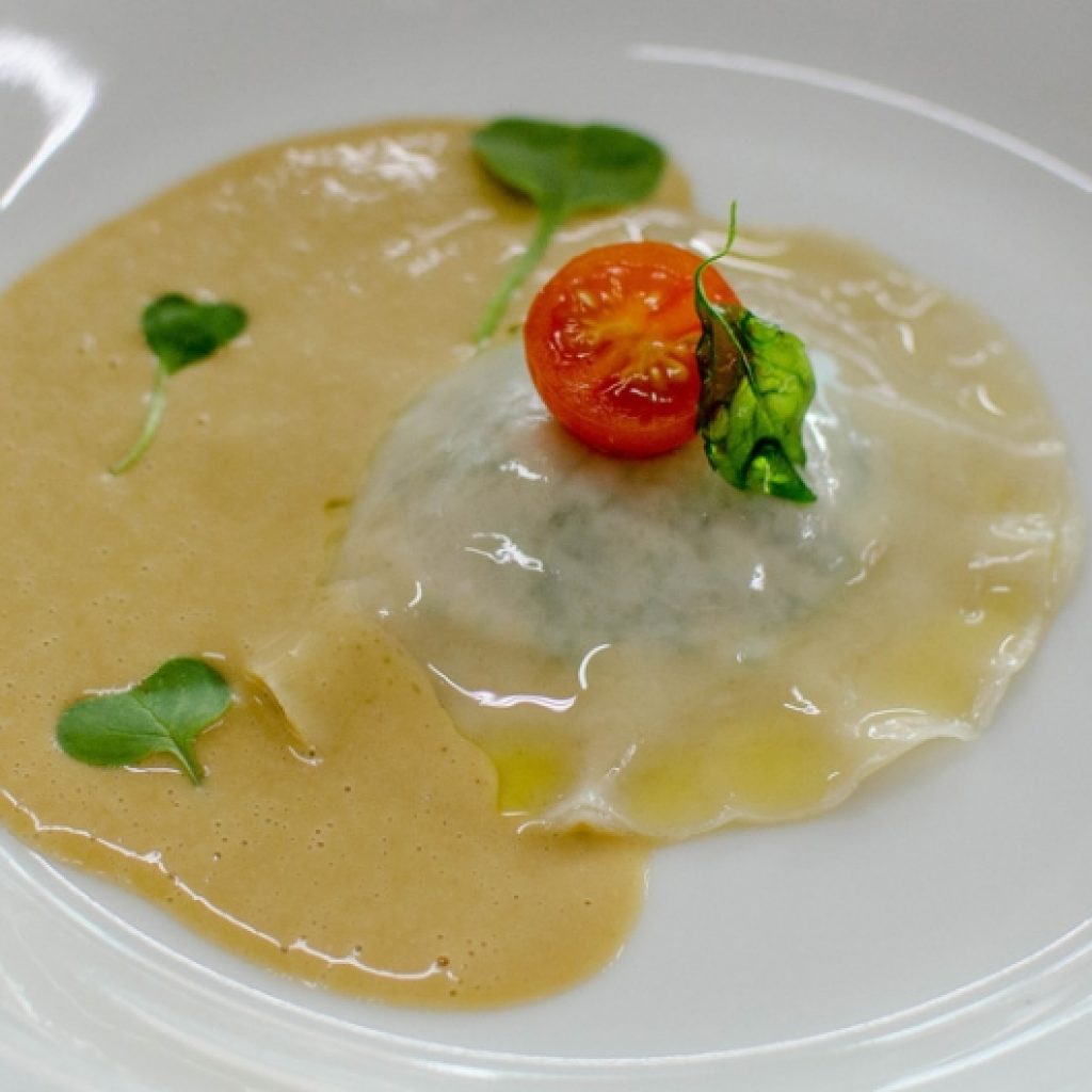 Raviolis de langostino con velouté de limonaria - Vivir en El Poblado