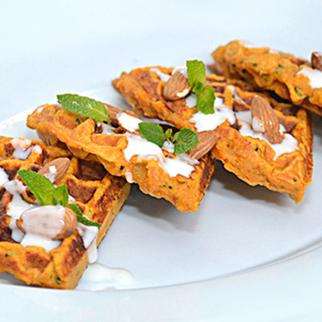 Waffle de batata y pollo con yogur griego