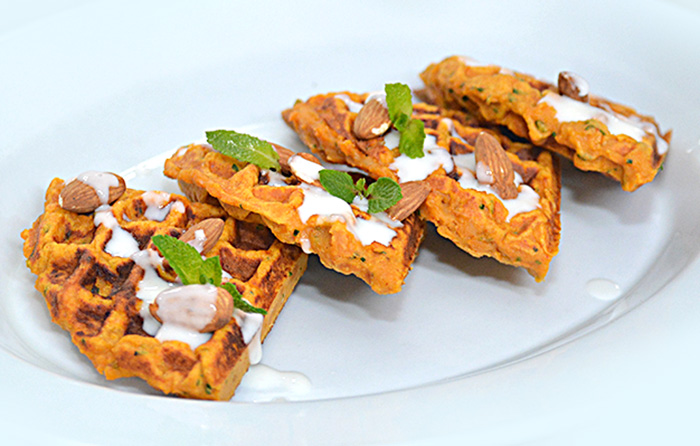 Waffle de batata y pollo con yogur griego