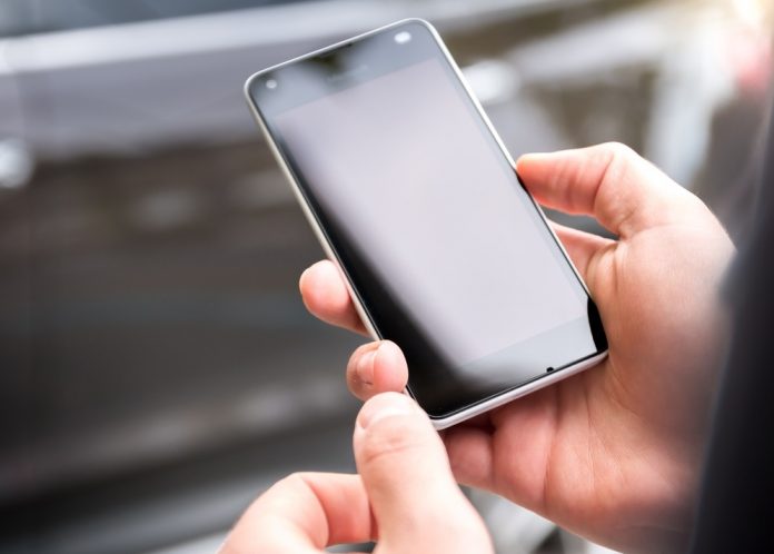 smartphone-mobile-work-hand-man-technology-1205069-pxhere.com