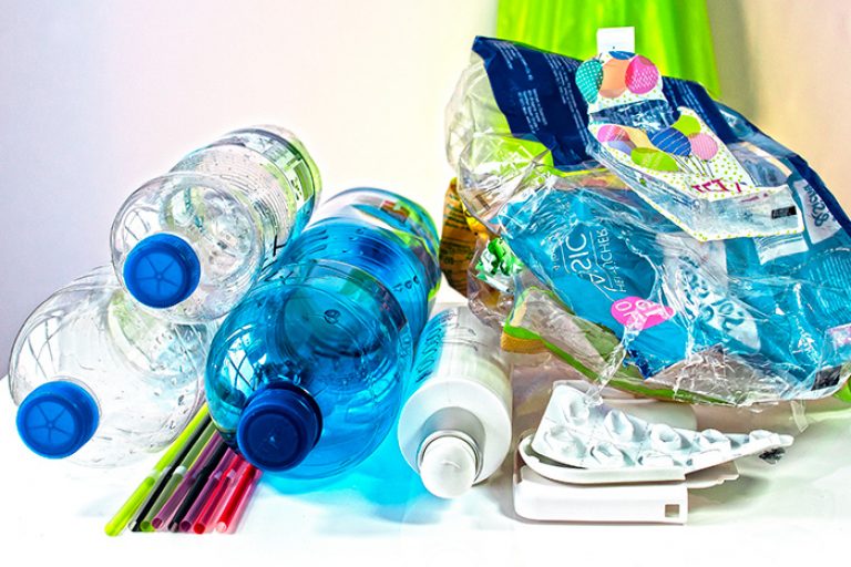 Cuatro formas de reducir la huella de plástico