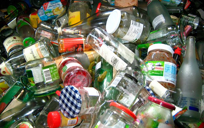 Reutilizar y reciclar nos permite transformar la basura en recursos; pero estoy convencida de que lo ideal es hacer un real esfuerzo por evitar. Reutilizar y reciclar nos permite transformar la basura en recursos; pero estoy convencida de que lo ideal es hacer un real esfuerzo por evitar.