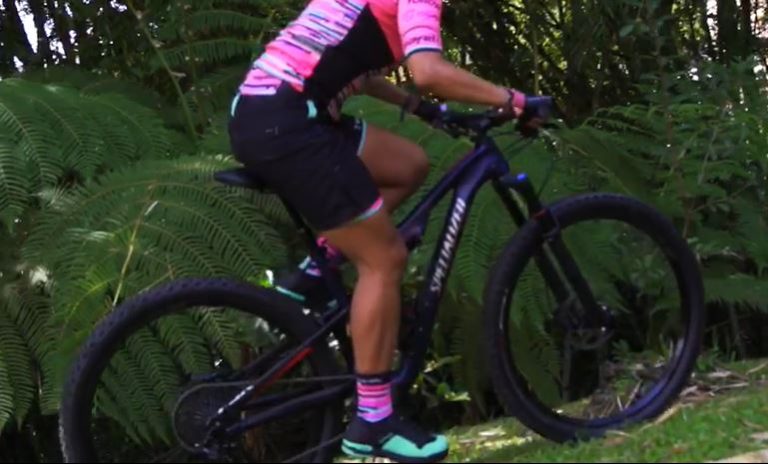 Postura para afrontar la subida en bicicleta